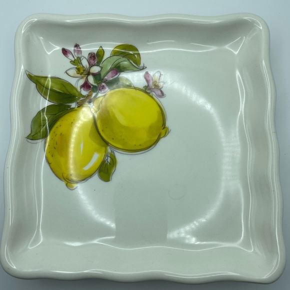 Effective hand made in Italy 🇮🇹 square plates with lemon 🍋 and ruffle edges - Picture 3 of 5